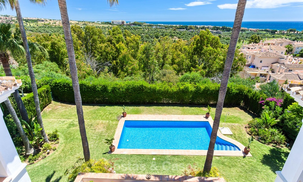 Villa de style andalou à vendre avec une vue magnifique sur la mer, près du golf et de la plage, Marbella 6068