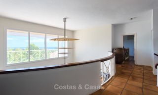 Villa de style andalou à vendre avec une vue magnifique sur la mer, près du golf et de la plage, Marbella 6072 