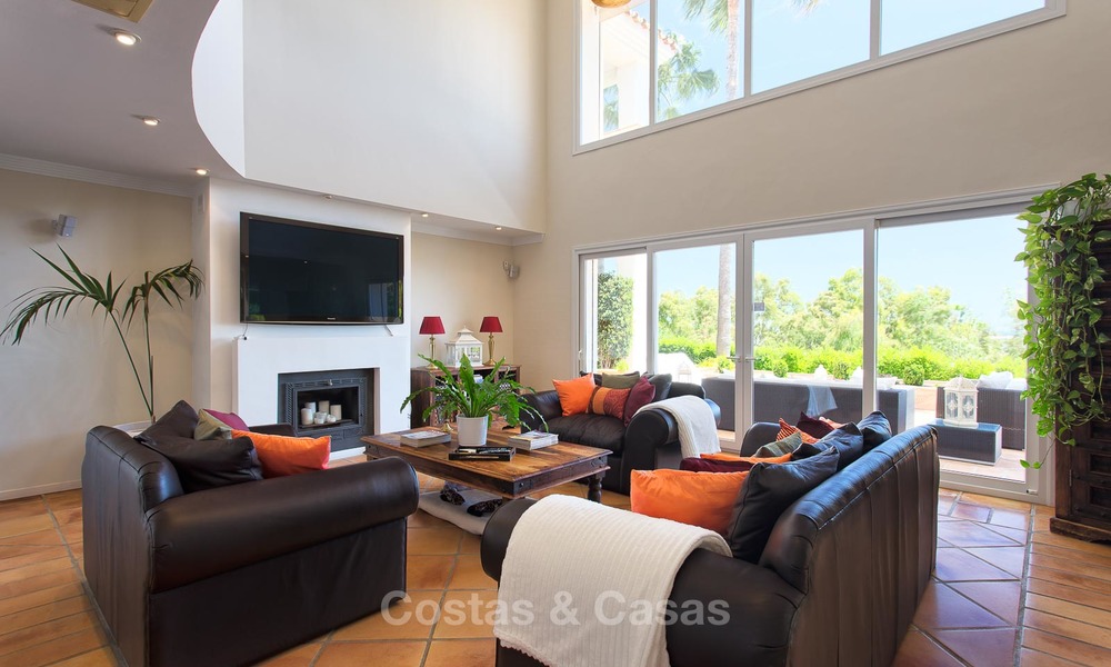 Villa de style andalou à vendre avec une vue magnifique sur la mer, près du golf et de la plage, Marbella 6076