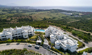 Nouveaux maisons de ville avant-gardistes à vendre, vues imprenables sur la mer, Casares, Costa del Sol 44305 