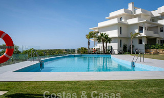 Nouveaux maisons de ville avant-gardistes à vendre, vues imprenables sur la mer, Casares, Costa del Sol 44307 