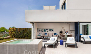 Nouveaux maisons de ville avant-gardistes à vendre, vues imprenables sur la mer, Casares, Costa del Sol 44324 