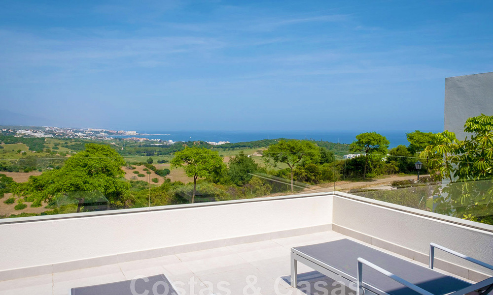 Nouveaux maisons de ville avant-gardistes à vendre, vues imprenables sur la mer, Casares, Costa del Sol 44326