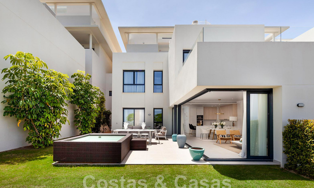 Nouveaux maisons de ville avant-gardistes à vendre, vues imprenables sur la mer, Casares, Costa del Sol 44327