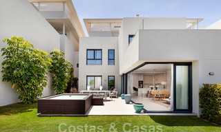 Nouveaux maisons de ville avant-gardistes à vendre, vues imprenables sur la mer, Casares, Costa del Sol 44327 