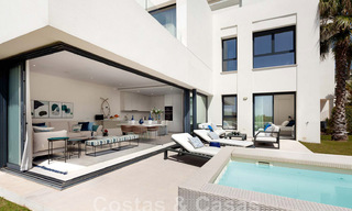 Nouveaux maisons de ville avant-gardistes à vendre, vues imprenables sur la mer, Casares, Costa del Sol 44347 