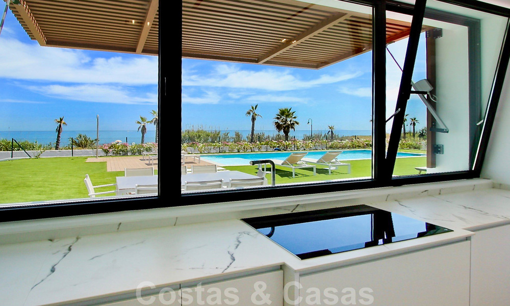 Villa de luxe unique en front de mer à vendre, New Golden Mile, Marbella - Estepona. Prix réduit! 34250