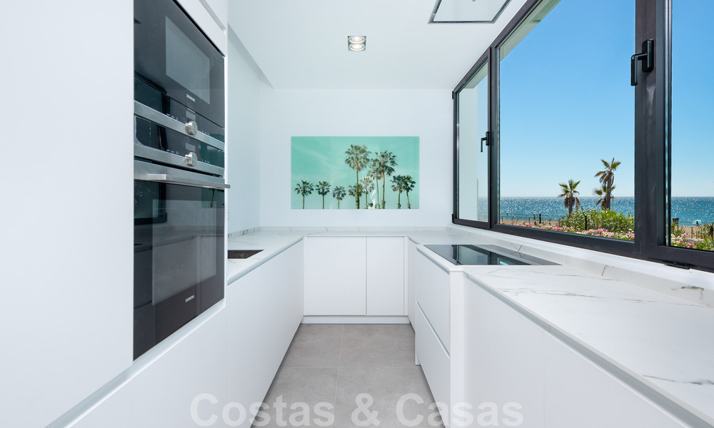 Villa de luxe unique en front de mer à vendre, New Golden Mile, Marbella - Estepona. Prix réduit! 34255