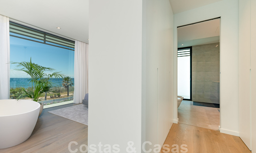 Villa de luxe unique en front de mer à vendre, New Golden Mile, Marbella - Estepona. Prix réduit! 34257