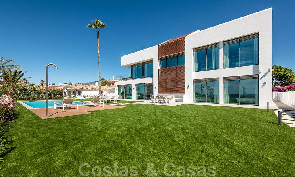 Villa de luxe unique en front de mer à vendre, New Golden Mile, Marbella - Estepona. Prix réduit! 34260