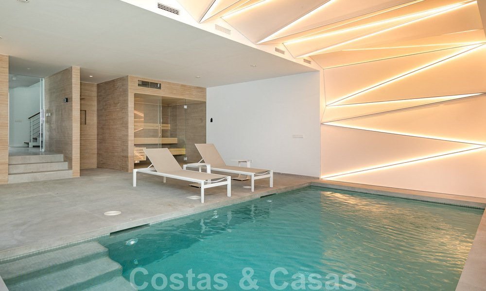Villa de luxe unique en front de mer à vendre, New Golden Mile, Marbella - Estepona. Prix réduit! 34272