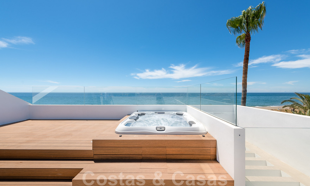 Villa de luxe unique en front de mer à vendre, New Golden Mile, Marbella - Estepona. Prix réduit! 34277
