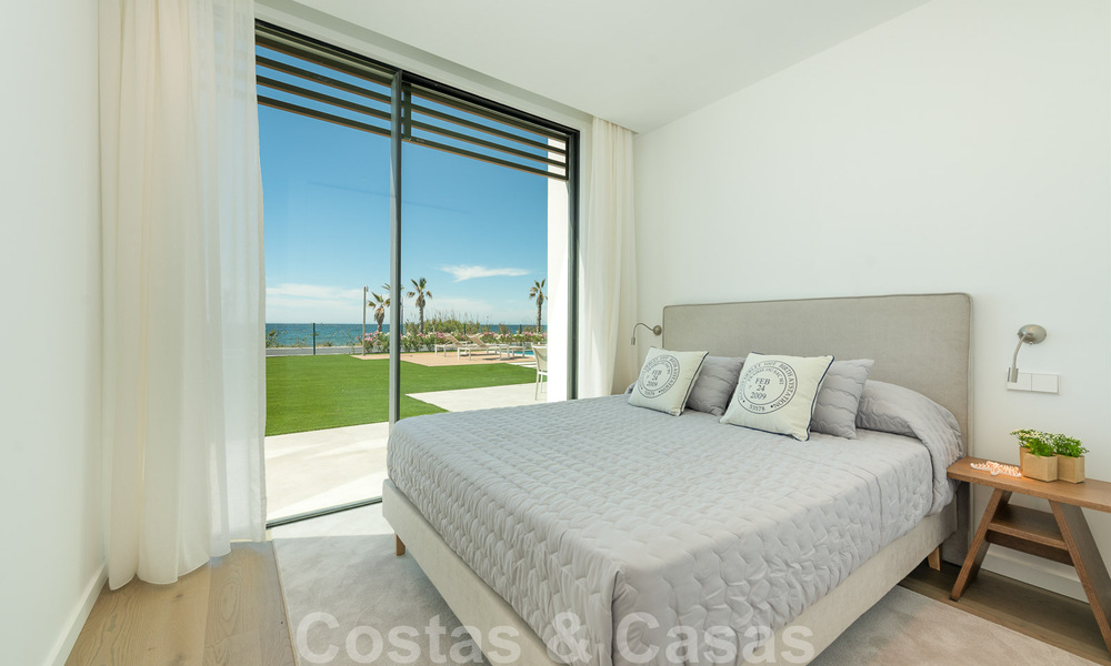 Villa de luxe unique en front de mer à vendre, New Golden Mile, Marbella - Estepona. Prix réduit! 34278