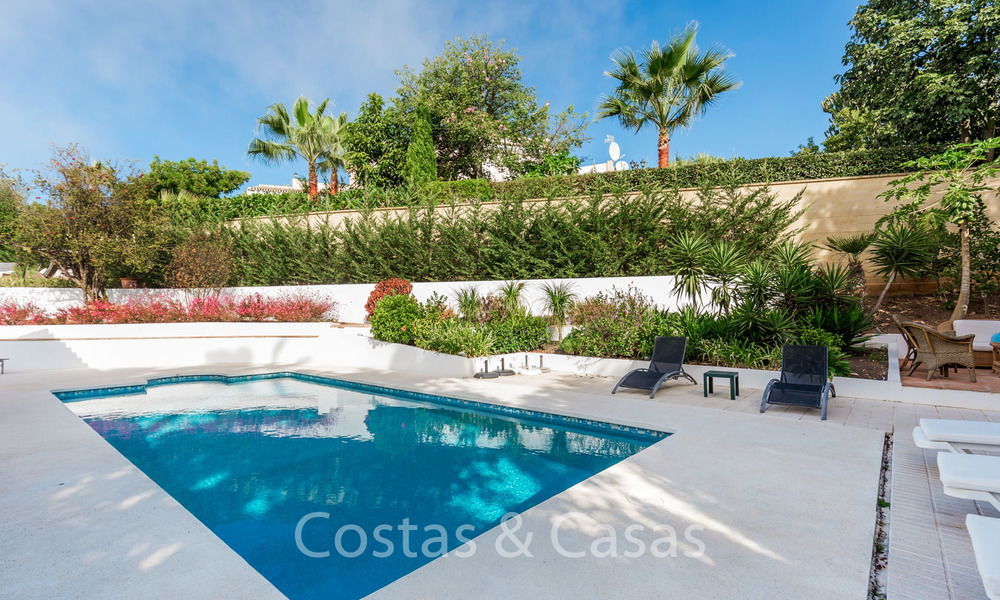 Elégante villa rénovée de style andalou à vendre, avec vue panoramique sur la mer, Marbella Est - Marbella 6369