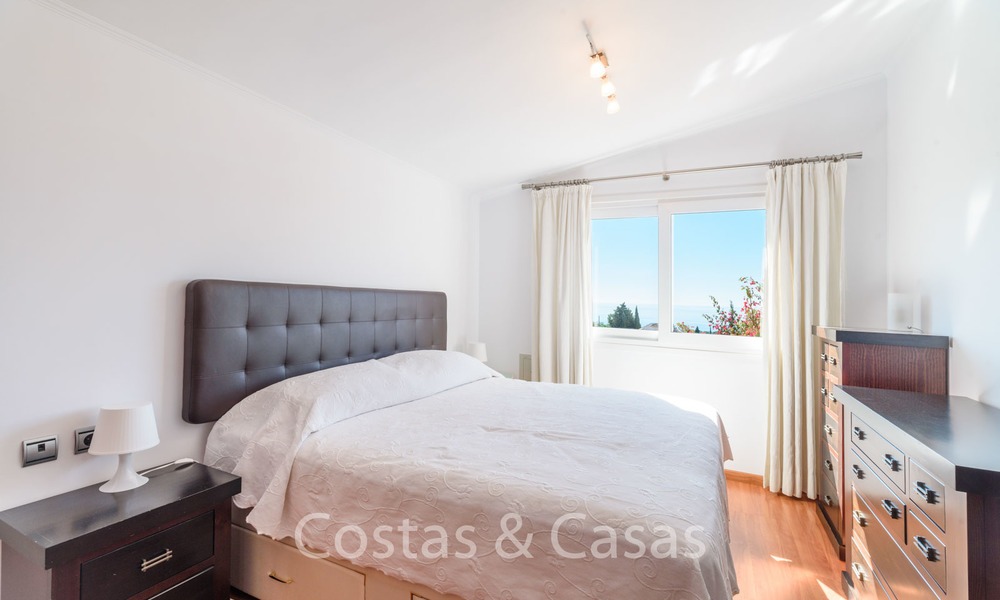 Elégante villa rénovée de style andalou à vendre, avec vue panoramique sur la mer, Marbella Est - Marbella 6379