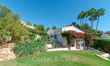Elégante villa rénovée de style andalou à vendre, avec vue panoramique sur la mer, Marbella Est - Marbella 6390