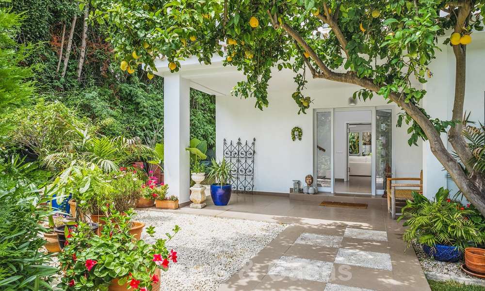 Magnifique villa rénovée à vendre au cœur de la Vallée du Golf de Nueva Andalucía, Marbella 26640