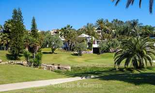 Villas de luxe modernes et confortables à vendre sur un beau golf - New Golden Mile, Marbella 6656 