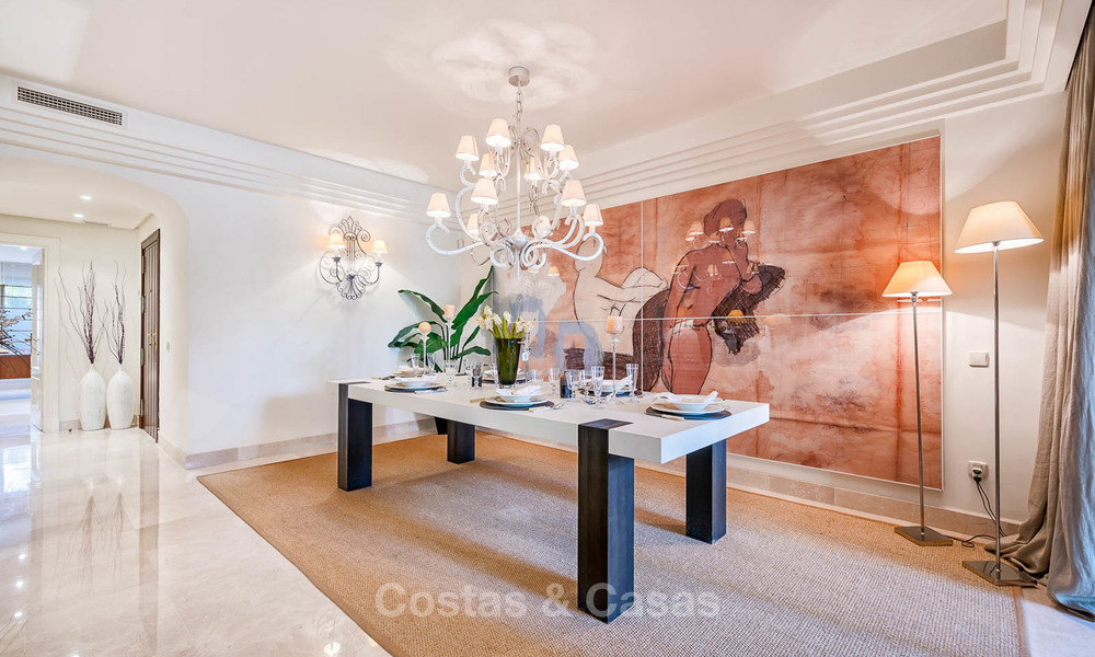Appartement de luxe élégant et bien situé dans une urbanisation exquise - Nueva Andalucia, Marbella 6774