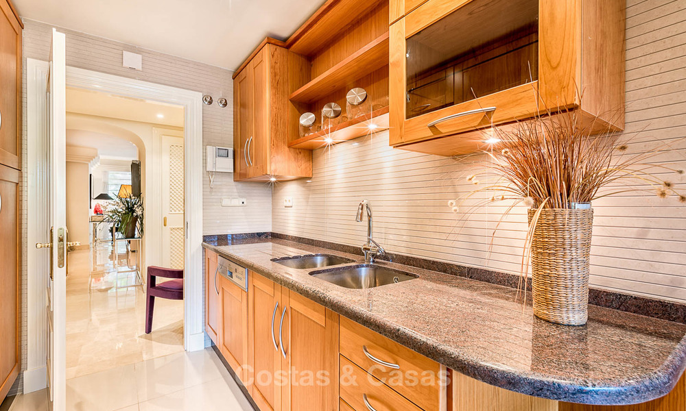 Appartement de luxe élégant et bien situé dans une urbanisation exquise - Nueva Andalucia, Marbella 6779