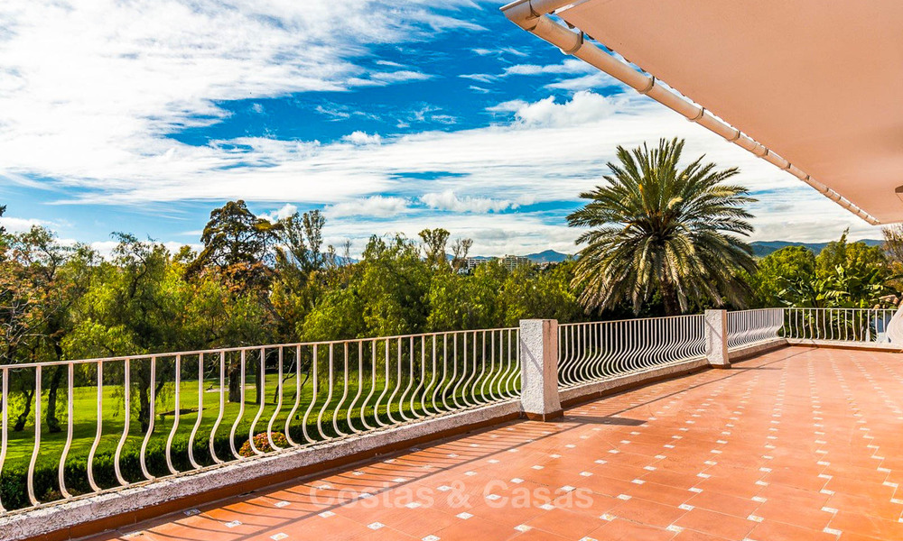 Villa de style andalou, situé sur un Golf, à vendre à Marbella 6799