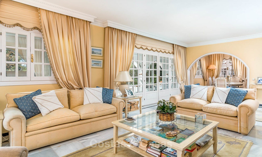 Villa de style andalou, situé sur un Golf, à vendre à Marbella 6802