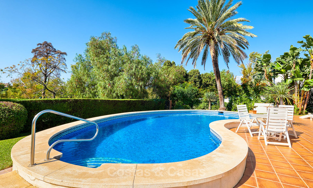 Villa de style andalou, situé sur un Golf, à vendre à Marbella 6825