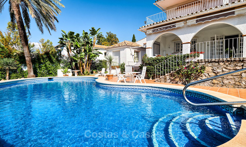Villa de style andalou, situé sur un Golf, à vendre à Marbella 6827