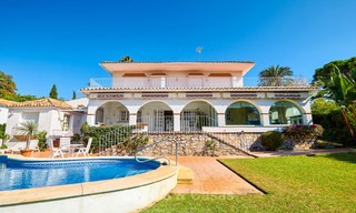 Villa de style andalou, situé sur un Golf, à vendre à Marbella 6828 