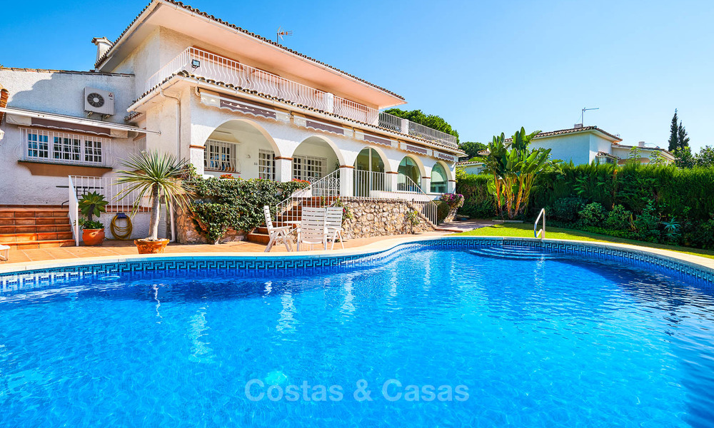 Villa de style andalou, situé sur un Golf, à vendre à Marbella 6829