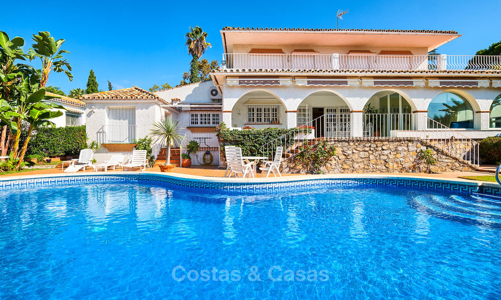 Villa de style andalou, situé sur un Golf, à vendre à Marbella 6830