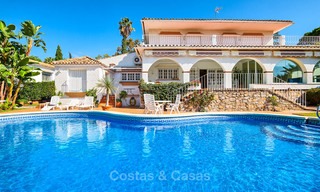 Villa de style andalou, situé sur un Golf, à vendre à Marbella 6830 