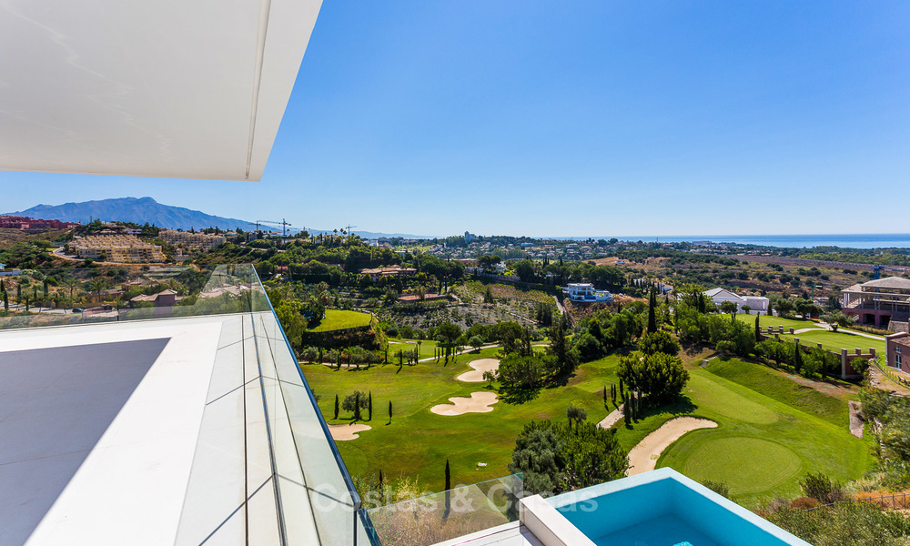 Majestueuse villa moderne donnant sur un Golf, avec vue mer panoramique à vendre, Benahavis Marbella 6860