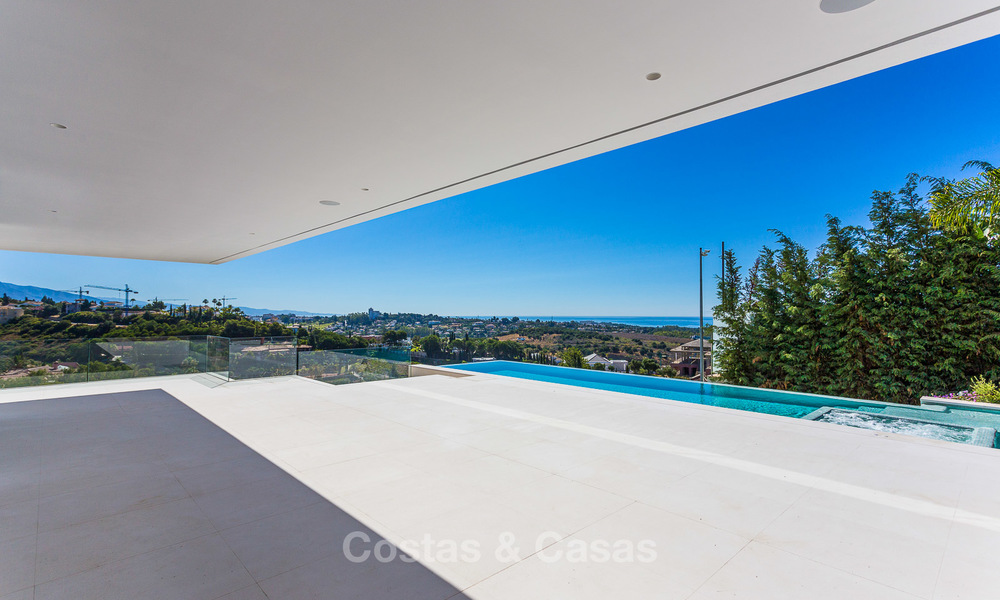 Majestueuse villa moderne donnant sur un Golf, avec vue mer panoramique à vendre, Benahavis Marbella 6839