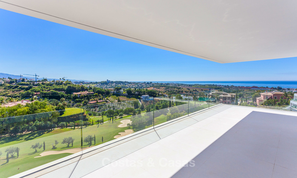 Majestueuse villa moderne donnant sur un Golf, avec vue mer panoramique à vendre, Benahavis Marbella 6849