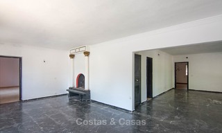 Villa à rénover sur un grand terrain à vendre dans un endroit spectaculaire - Golden Mile, Marbella 6998 