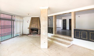 Villa à rénover sur un grand terrain à vendre dans un endroit spectaculaire - Golden Mile, Marbella 7000 