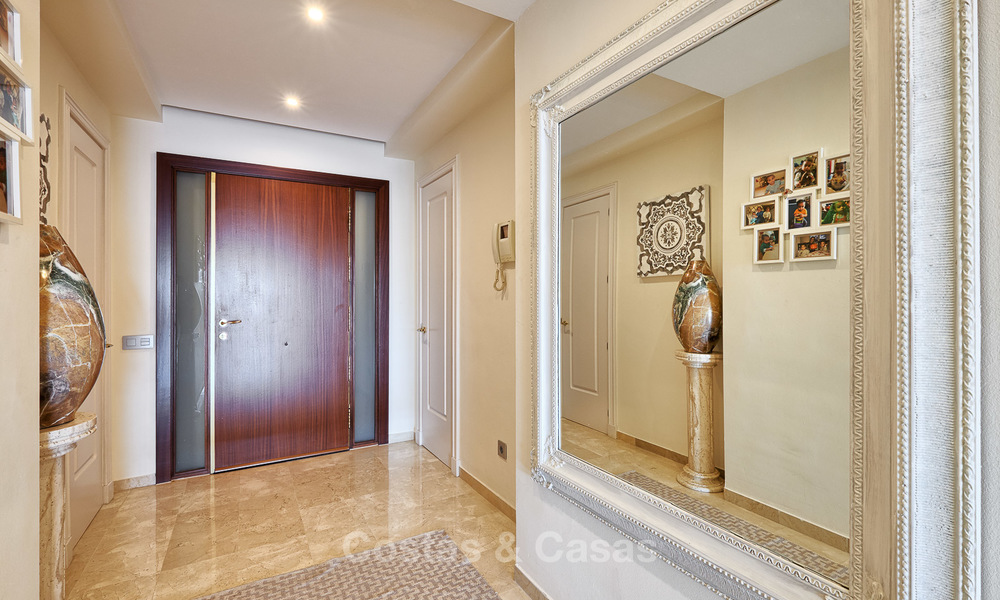 Très bel appartement de luxe en front de mer avec une vue mer fantastique à vendre - New Golden Mile, Marbella 7024