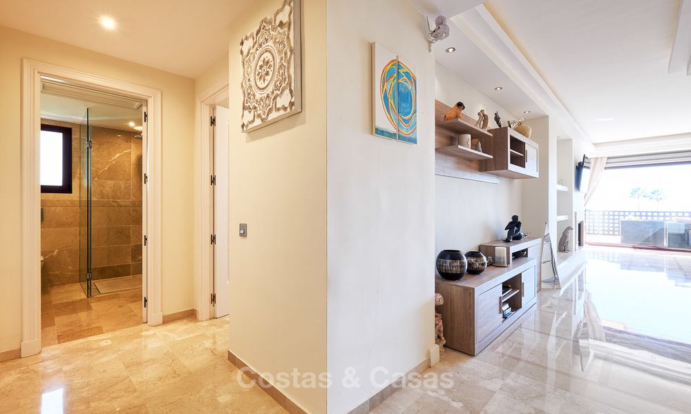 Très bel appartement de luxe en front de mer avec une vue mer fantastique à vendre - New Golden Mile, Marbella 7037