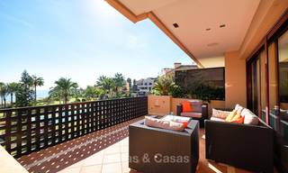 Très bel appartement de luxe en front de mer avec une vue mer fantastique à vendre - New Golden Mile, Marbella 7044 