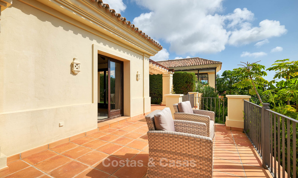 Villa charmante et spacieuse de style classique avec vue mer à vendre, Benahavis - Marbella 7080