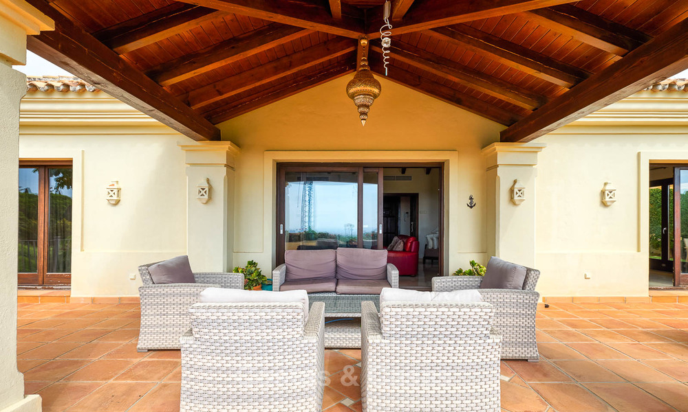 Villa charmante et spacieuse de style classique avec vue mer à vendre, Benahavis - Marbella 7084