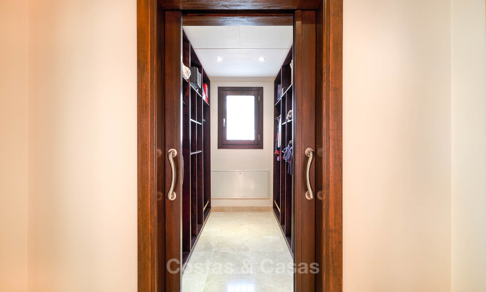 Villa charmante et spacieuse de style classique avec vue mer à vendre, Benahavis - Marbella 7095