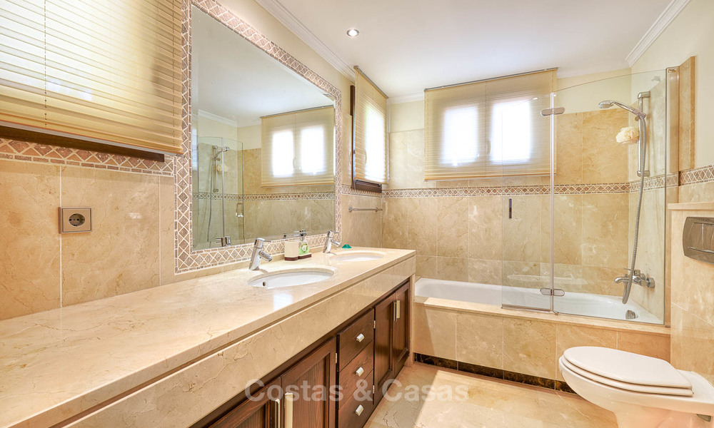 Villa charmante et spacieuse de style classique avec vue mer à vendre, Benahavis - Marbella 7103