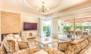 Quintessentielle villa de style méditerranéen à vendre, côté plage Marbella Est, Marbella 7432 