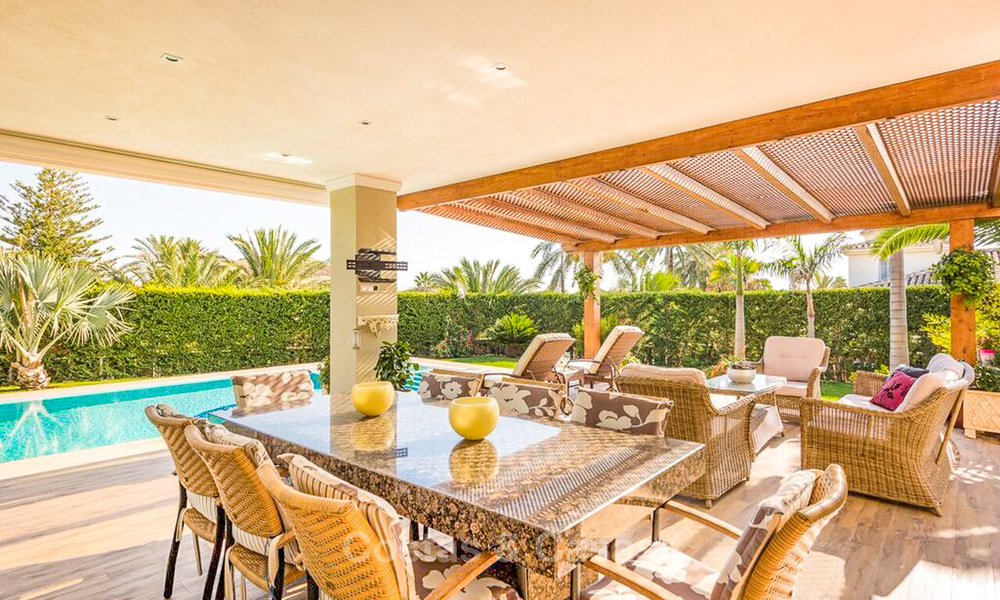Quintessentielle villa de style méditerranéen à vendre, côté plage Marbella Est, Marbella 7433