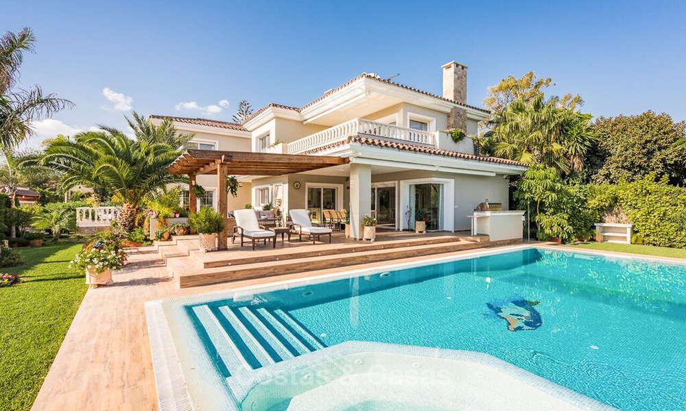 Quintessentielle villa de style méditerranéen à vendre, côté plage Marbella Est, Marbella 7434