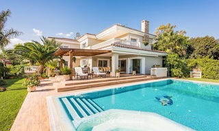 Quintessentielle villa de style méditerranéen à vendre, côté plage Marbella Est, Marbella 7434 