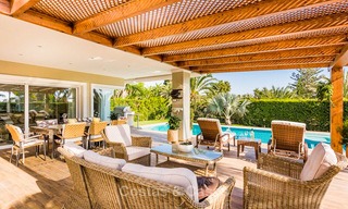 Quintessentielle villa de style méditerranéen à vendre, côté plage Marbella Est, Marbella 7438 