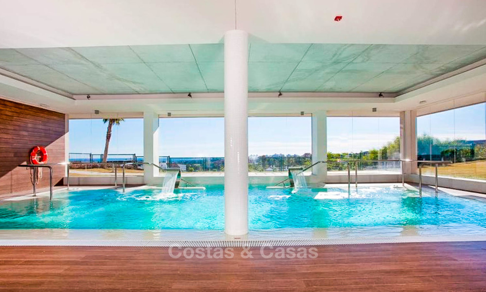 Appartement très spacieux, lumineux et moderne à vendre avec 4 chambres à coucher et vue dégagée sur le golf et la mer à Marbella - Benahavis 7505